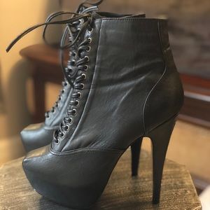 Black leather Boots
